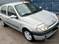 Grigio Usata 2000 Renault Clio II Tre volumi | 1500 €