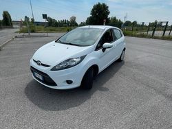 Bianco Usata 2011 Ford Fiesta Due volumi | 5200 € (Buon prezzo)