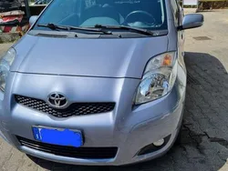 Blu/azzurro Usata 2010 Toyota Yaris Sol Tre volumi | 4900 € (Buon prezzo)