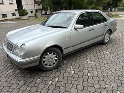 Grigio Usata 1997 Mercedes E200 Tre volumi | 3000 € (Ottimo prezzo)