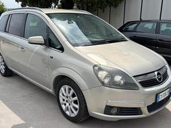 Grigio Usata 2006 Opel Zafira Cosmo Monovolume | 1850 € (Buon prezzo)