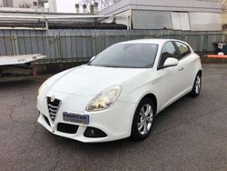 Bianco Usata 2013 Alfa Romeo Giulietta Distinctive Tre volumi | 5800 € (Buon prezzo)
