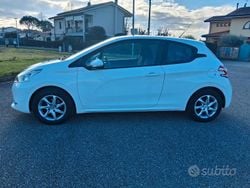 Bianco Usata 2015 Peugeot 208 Access Due volumi | 5700 € (Ottimo prezzo)