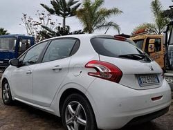 Bianco Usata 2013 Peugeot 208 Due volumi | 5900 € (Buon prezzo)