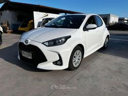 Bianco Usata 2021 Toyota Yaris Hybrid Active Tre volumi | 13.999 € (Ottimo prezzo)