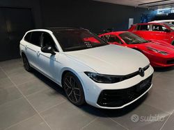 Bianco Nuova 2025 VW Passat R-line Station wagon | 51.900 € (Molto cara)