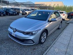 Grigio Usata 2021 VW Golf VIII Style Tre volumi | 16.790 € (Buon prezzo)