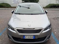 Usata 2015 Peugeot 308 Active Tre volumi | 6700 € (Buon prezzo)