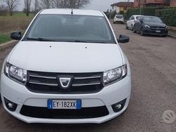 Bianco Usata 2015 Dacia Sandero Tre volumi | 4500 € (Buon prezzo)