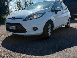 Bianco Usata 2011 Ford Fiesta Tre volumi | 3900 € (Buon prezzo)