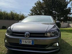 Grigio Usata 2019 VW Polo Comfortline Tre volumi | 11.500 € (Buon prezzo)