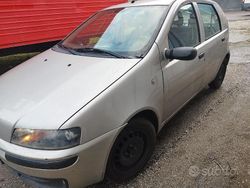 Grigio Usata 2004 Fiat Punto Emotion Tre volumi | 1200 €