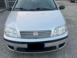 Grigio Usata 2010 Fiat Punto Classica Due volumi | 3500 € (Buon prezzo)