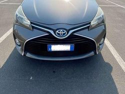 Grigio Usata 2016 Toyota Yaris Hybrid Active Tre volumi | 13.500 € (Molto cara)