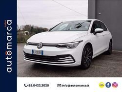 Bianco Usata 2022 VW Golf VIII Life Tre volumi | 21.900 € (Buon prezzo)
