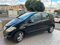 Nero Usata 2010 Mercedes A180 Avantgarde Tre volumi | 4800 € (Molto cara)