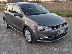 Grigio Usata 2015 VW Polo Comfortline Tre volumi | 8000 € (Buon prezzo)