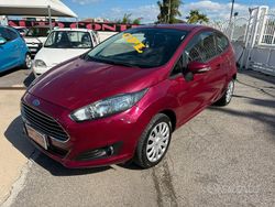 Rosso Usata 2014 Ford Fiesta Tre volumi | 4490 € (Ottimo prezzo)