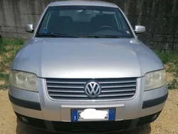 Argento Usata 2002 VW Passat Comfortline Tre volumi | 1500 € (Buon prezzo)