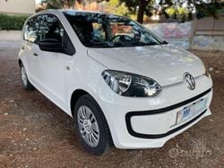 Bianco Usata 2014 VW up! Due volumi | 6500 € (Molto cara)
