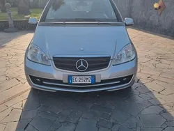 Grigio Usata 2009 Mercedes A180 Elegance Tre volumi | 3999 € (Buon prezzo)