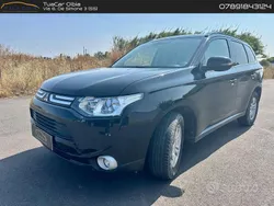 Nero Usata 2015 Mitsubishi Outlander Intense SUV | 12.000 €