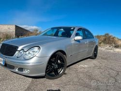 Usata 2004 Mercedes E280 Tre volumi | 2999 €