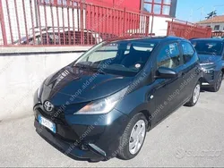 Grigio Usata 2018 Toyota Aygo X-play Due volumi | 9900 € (Buon prezzo)