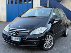 Nero Usata 2009 Mercedes A180 Tre volumi | 3699 € (Buon prezzo)