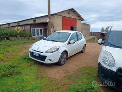 Bianco Usata 2011 Renault Clio II Due volumi | 4000 € (Molto cara)