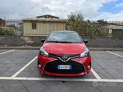 Rosso Usata 2014 Toyota Yaris Style Tre volumi | 8000 € (Buon prezzo)