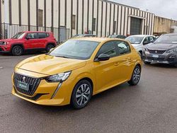 Giallo Usata 2023 Peugeot 208 Active Due volumi | 14.300 € (Buon prezzo)