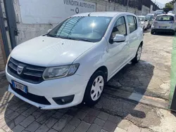 Bianco Usata 2014 Dacia Sandero Ambiance Due volumi | 3900 € (Buon prezzo)