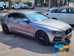 Grigio Usata 2020 Jaguar XE R-Dynamic Tre volumi | 17.299 € (Buon prezzo)