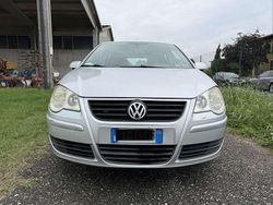 Usata 2005 VW Polo Comfortline Tre volumi | 2200 € (Buon prezzo)