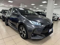 Grigio Usata 2025 Toyota Yaris Hybrid Trend Tre volumi | 19.500 € (Ottimo prezzo)