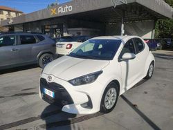 Bianco Usata 2025 Toyota Yaris Hybrid Active Tre volumi | 20.500 € (Ottimo prezzo)