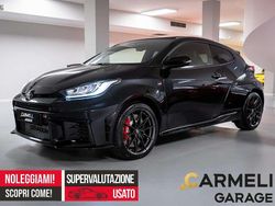 Attitude black metallizzato Usata 2024 Toyota Yaris Tre volumi | 51.800 €