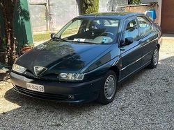 Verde Usata 1997 Alfa Romeo 146 Due volumi | 5000 € (Molto cara)