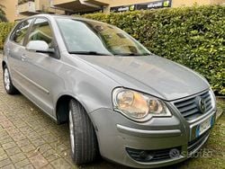 Grigio Usata 2005 VW Polo Comfortline Tre volumi | 1900 € (Buon prezzo)