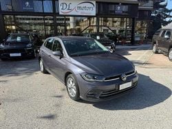 Grigio Usata 2022 VW Polo Style Tre volumi | 13.990 € (Buon prezzo)