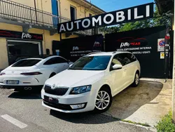 Bianco(met.) Usata 2016 Skoda Octavia Executive Station wagon | 11.990 € (Buon prezzo)