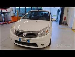 Usata 2010 Dacia Sandero Tre volumi | 3500 € (Molto cara)