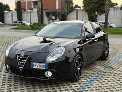 Nero Usata 2014 Alfa Romeo Giulietta Tre volumi | 9900 € (Buon prezzo)