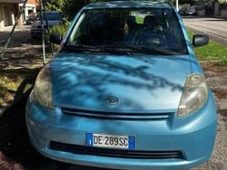 Blu/azzurro Usata 2006 Daihatsu Sirion Due volumi | 2000 €