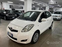 Bianco Usata 2011 Toyota Yaris Tre volumi | 3500 € (Super prezzo)