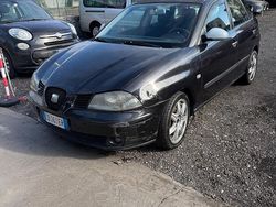 Nero Usata 2003 Seat Ibiza Stella Tre volumi | 1300 € (Molto cara)