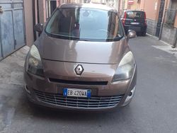 Marrone Usata 2010 Renault Scénic Monovolume | 3000 €
