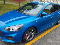 Blu Usata 2018 Ford Focus ST-Line Tre volumi | 15.000 € (Cara)