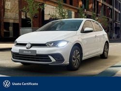 Pure white Usata 2023 VW Polo Life Tre volumi | 17.400 € (Buon prezzo)